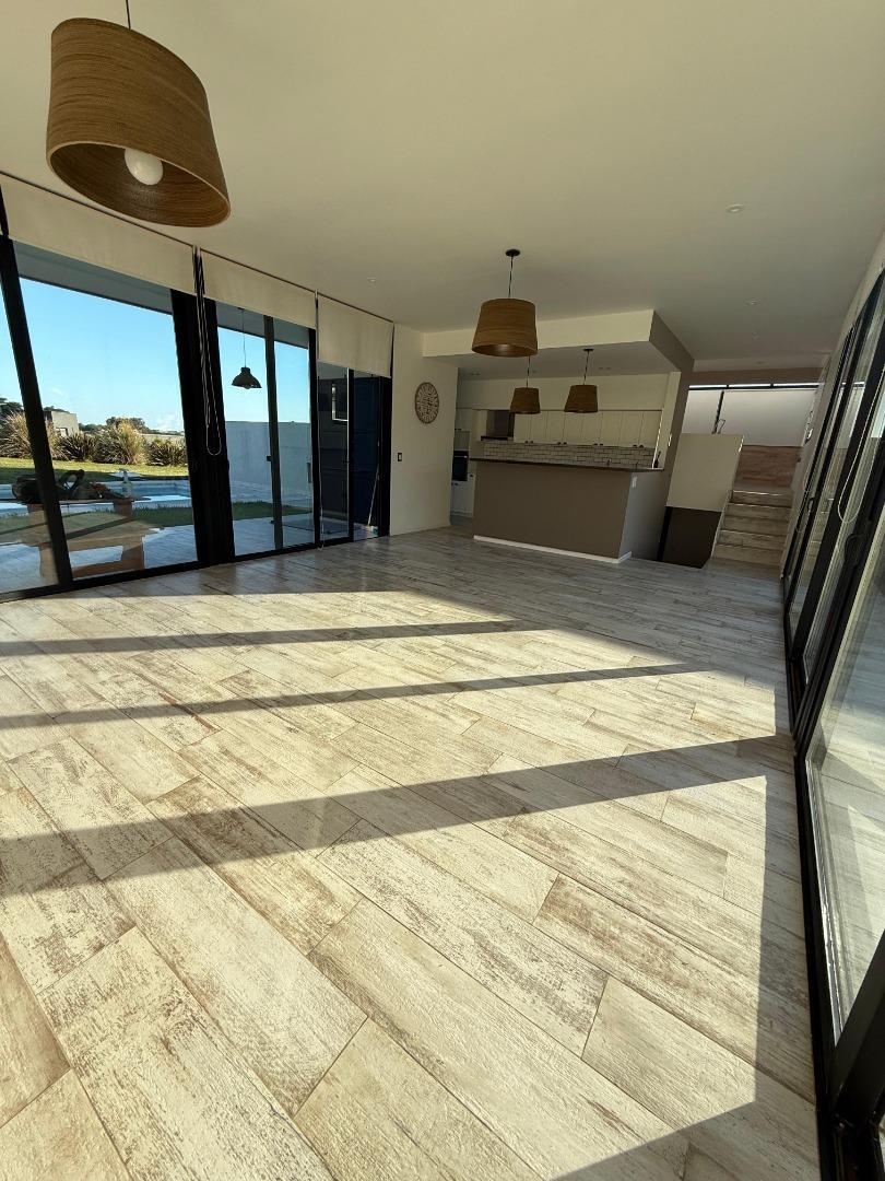 casa 4 amb con piscina. Barrio privado