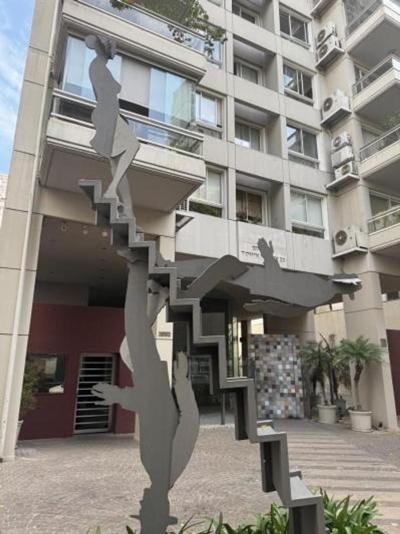 Pacheco De Melo 2500, Piso alto