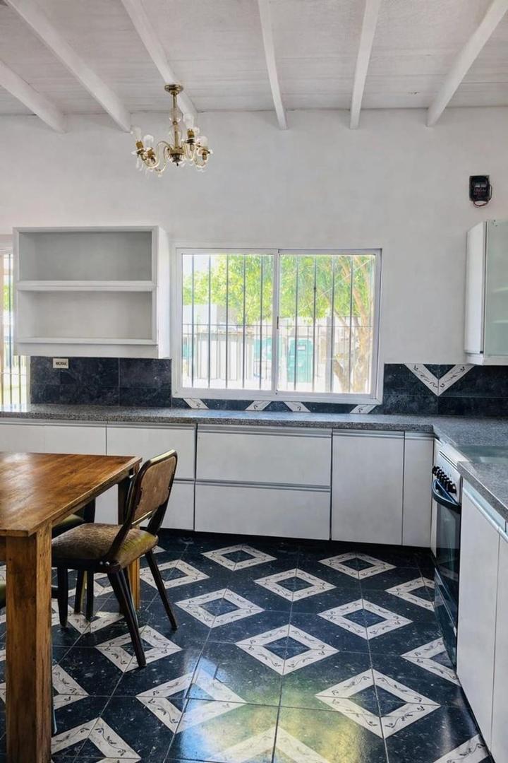 Corbeta Belfast 2000