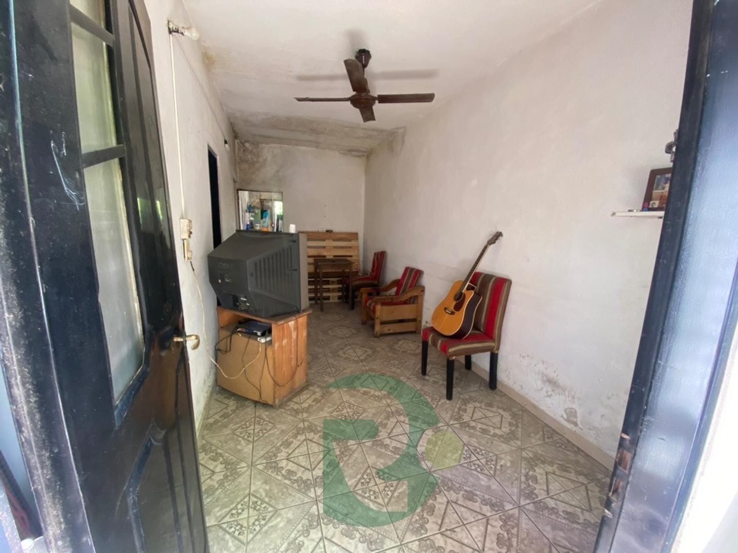 Venta Casa a Refacciónar 10,5x 31 mts.Castelar Norte