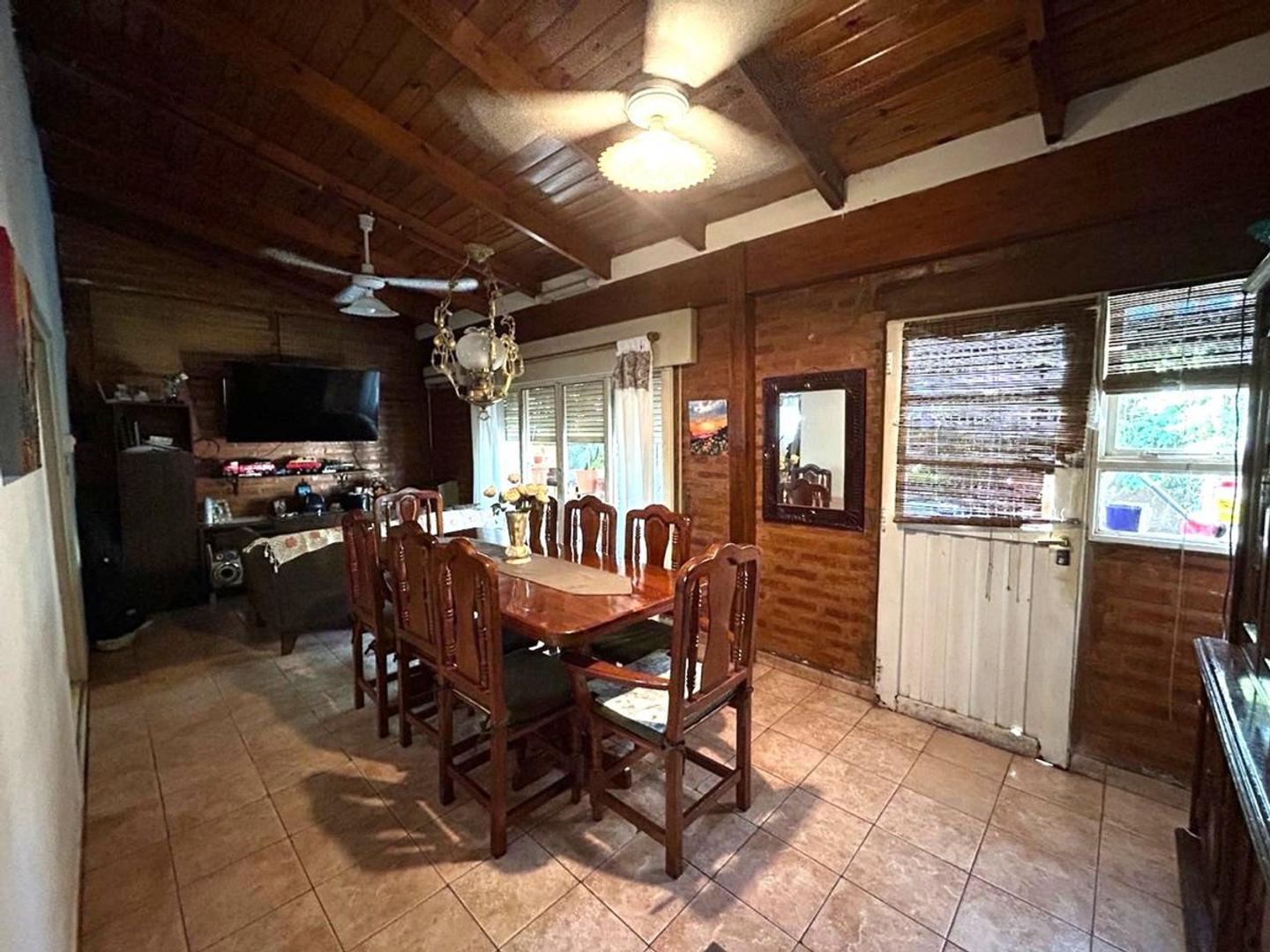 Casa 5 ambientes con 2 baños