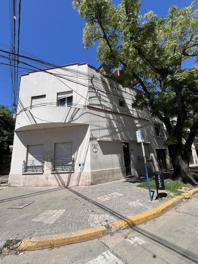 Casona comercial en alquiler en barrio pichincha-Múltiples usos