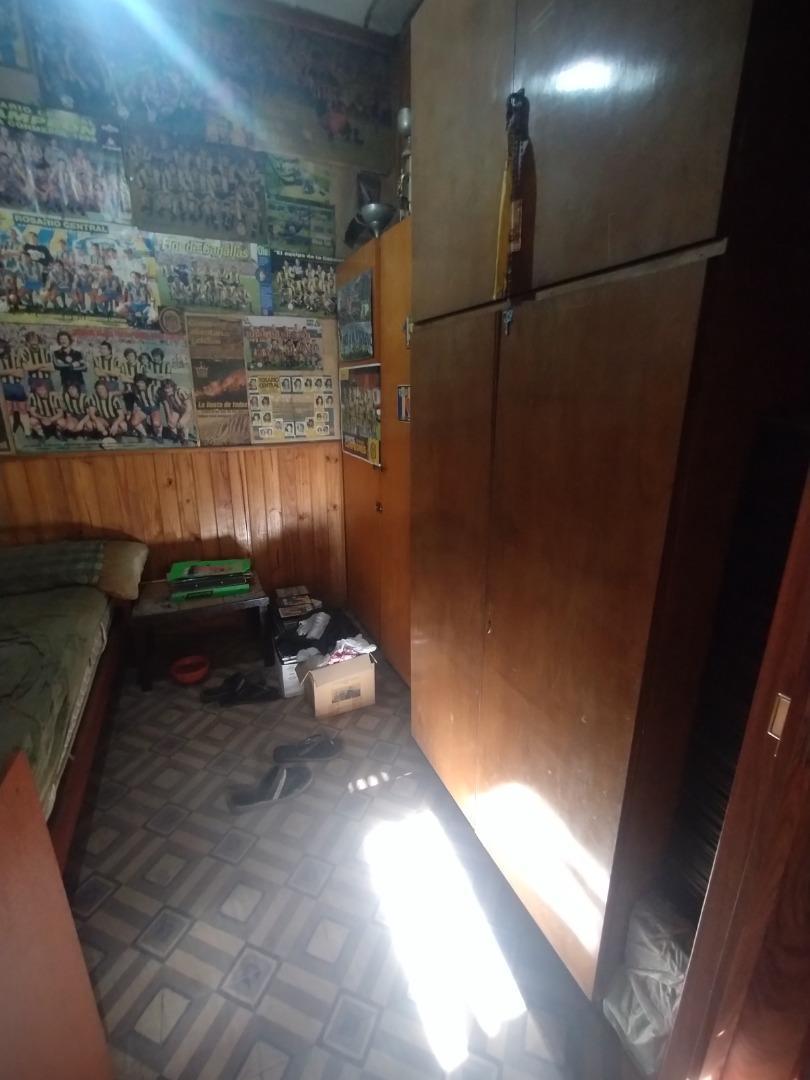 CASA EN VENTA AV URIBURU 351 2 DORMITORIOS