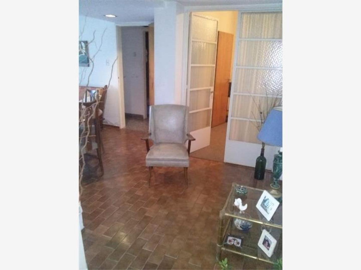 CASA DE 3 DORMITORIOS MAS CONSULTORIO MAS DEPARTAMENTO