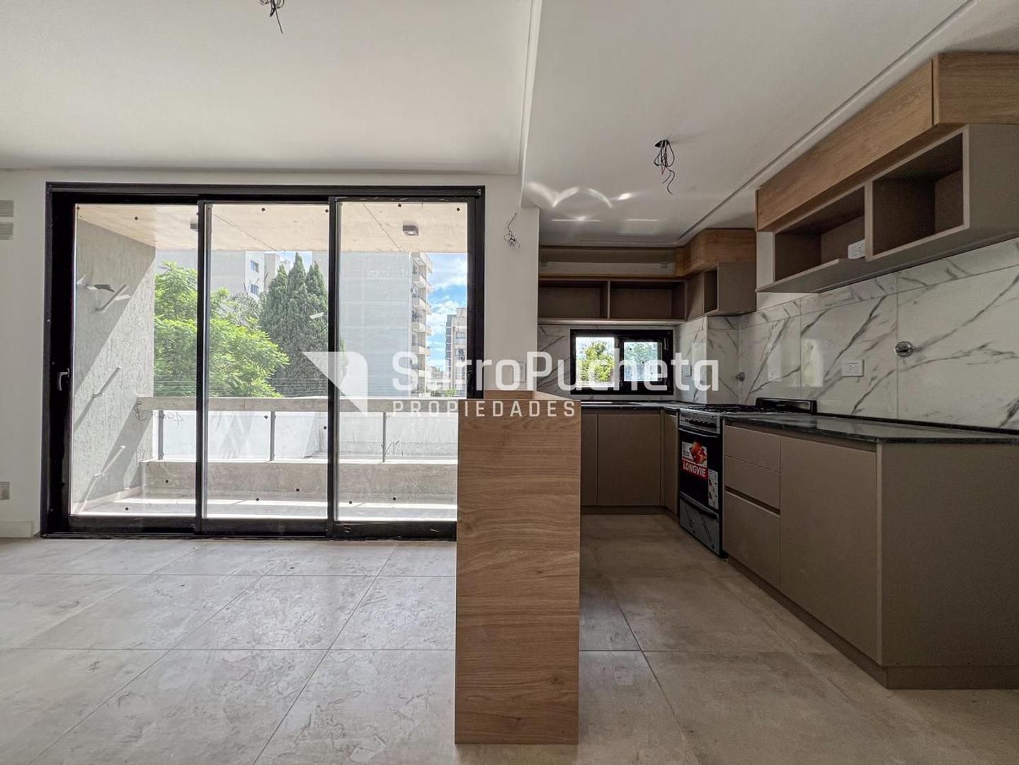 Venta departamento 3 ambientes en Moron centro (1°E)