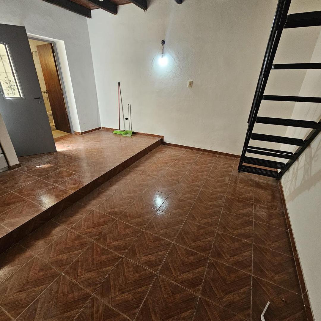 Depto Tipo Casa en Alquiler de 3 ambientes