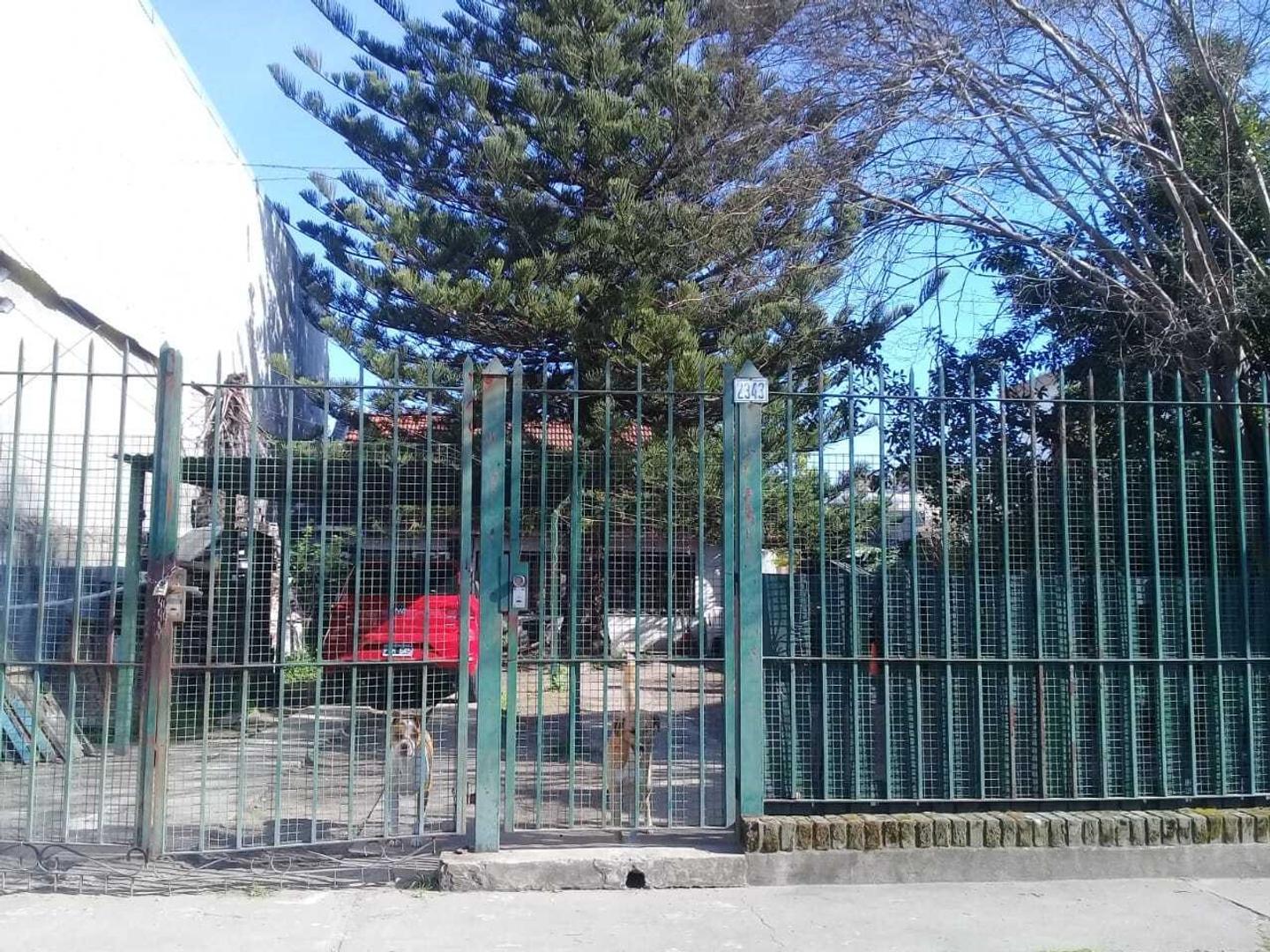 VENTA - A REFACCIONAR ó DEMOLER. Chalet 3 ambientes y dependencias en José León Suárez, San Martin, G.B.A. Zona Norte