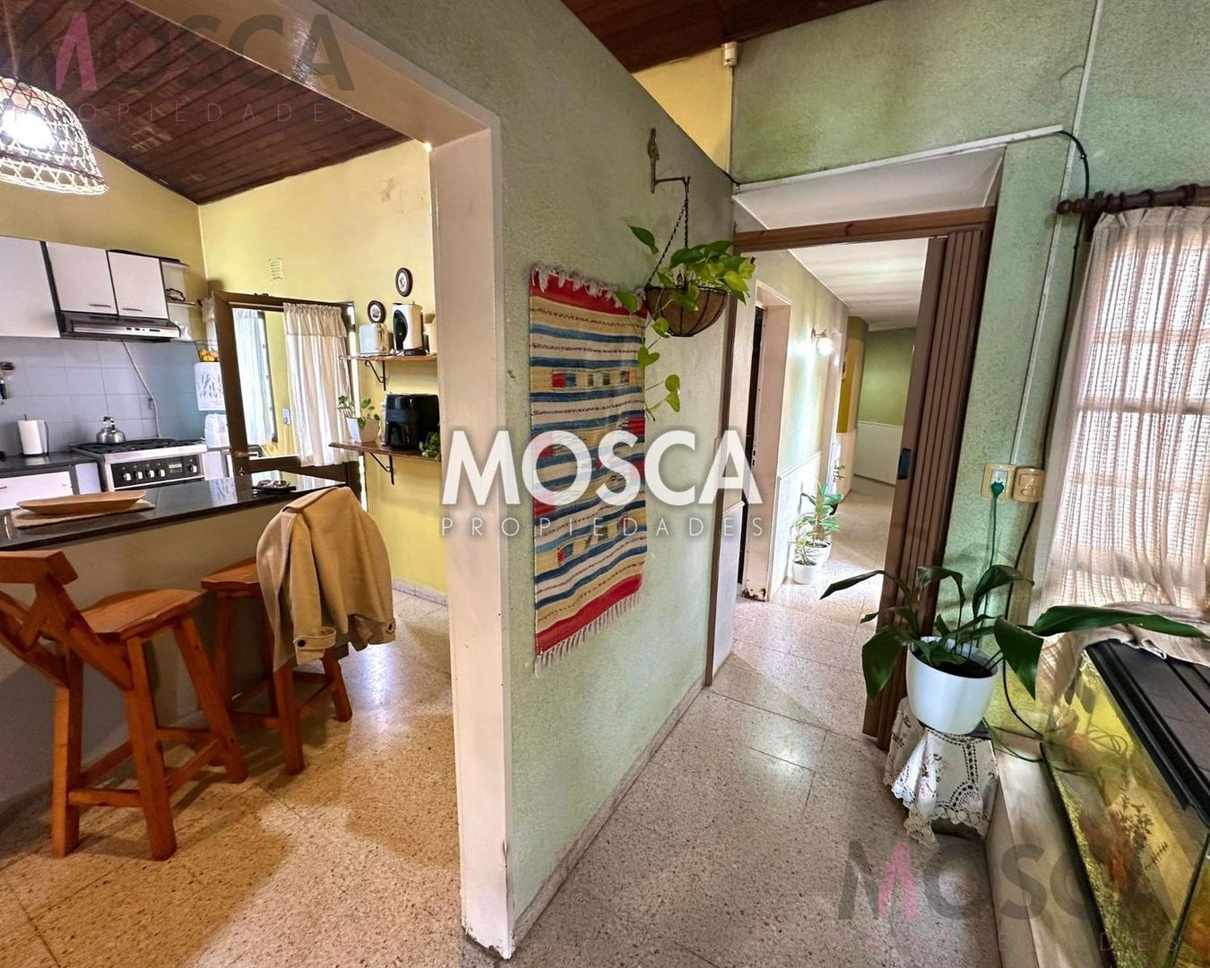 Casa 6 ambientes con 2 baños