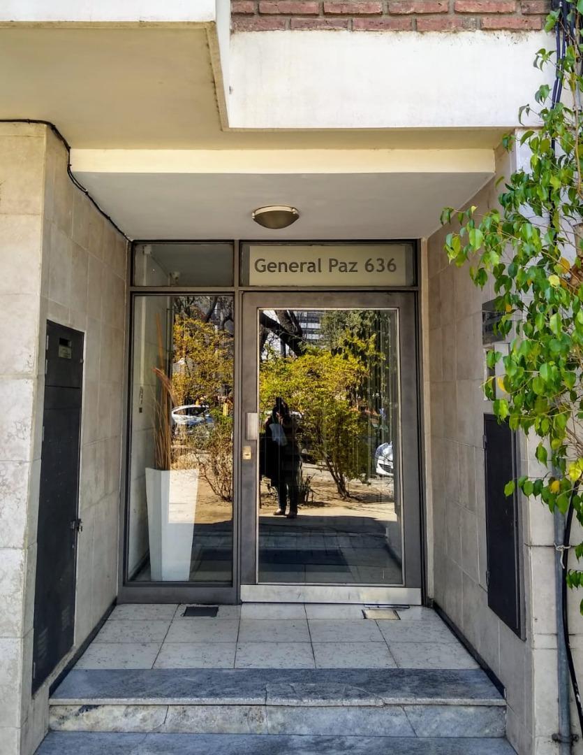 Centro Av. Gral Paz 636 SEMIPISO 2 dor ext c/balcón