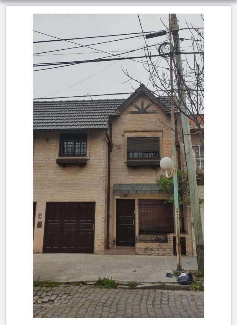Duplex en venta. Emilio mitre 512. Villa Sarmiento