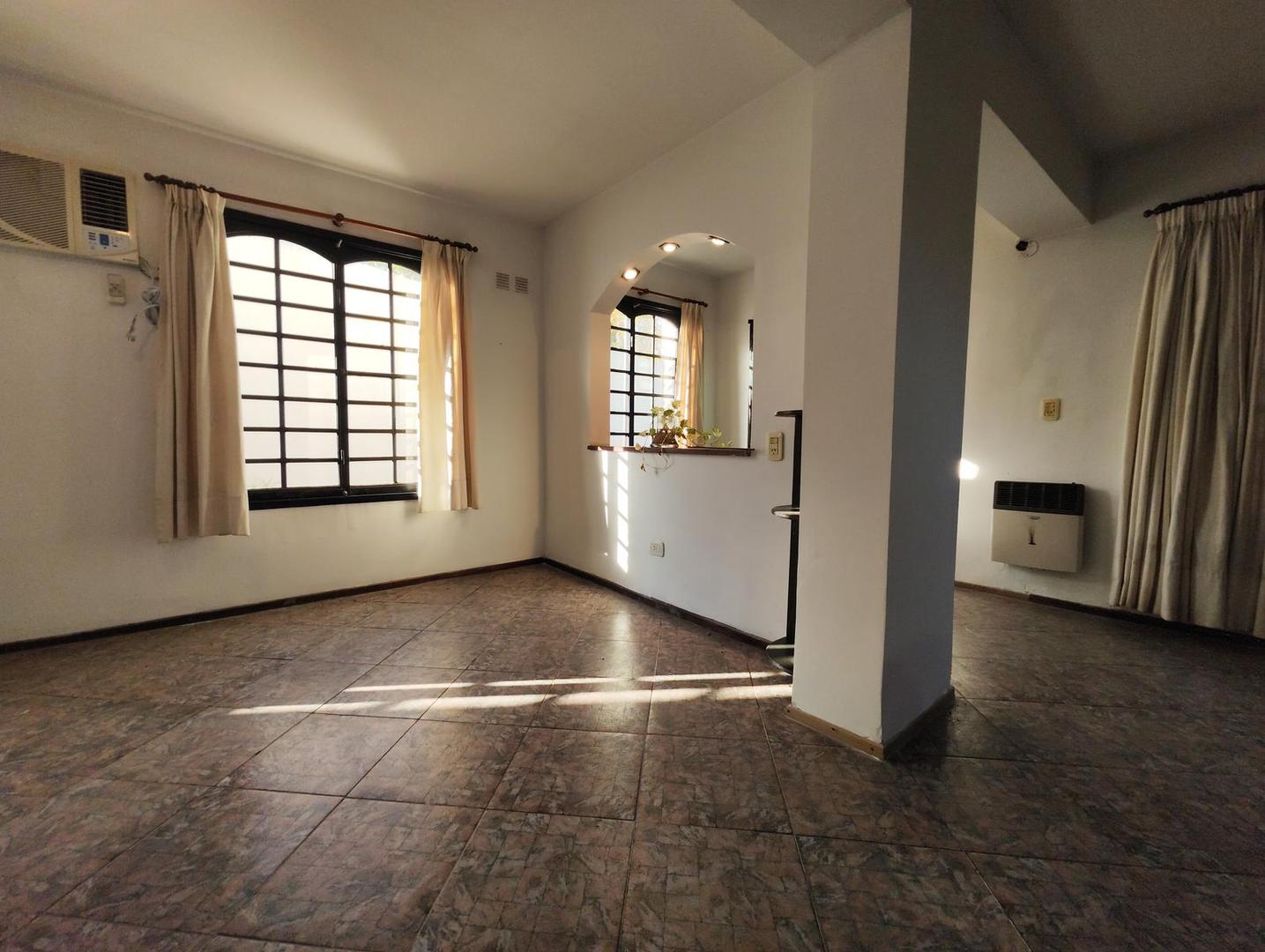 Casa en Venta con 4 cocheras