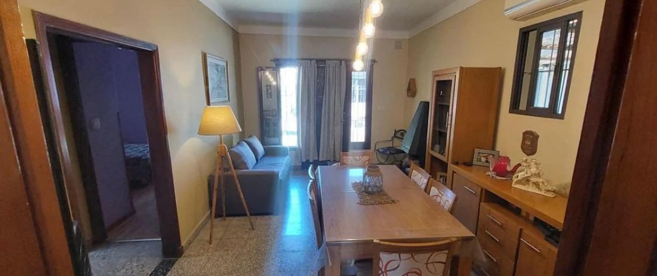 Casa 6 ambientes con 2 baños