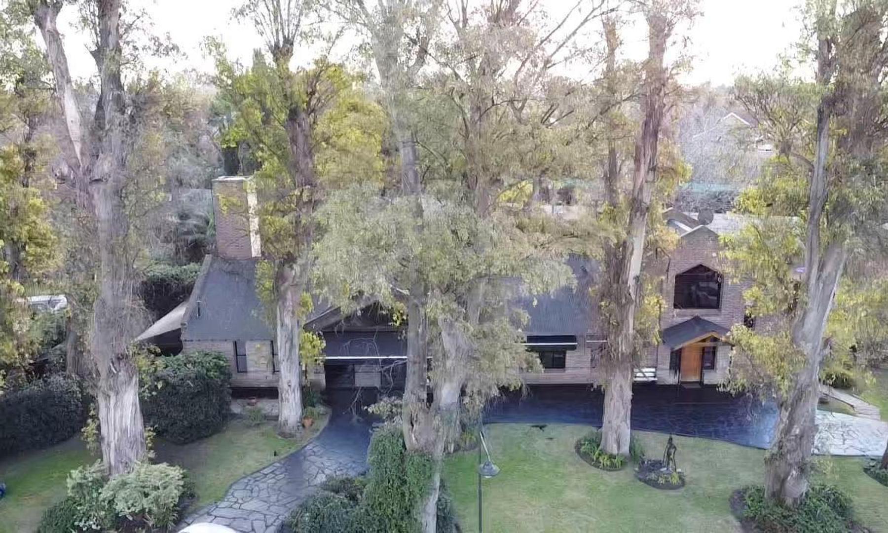 CASA 7 AMBIENTES CON PISCINA LA TRADICION