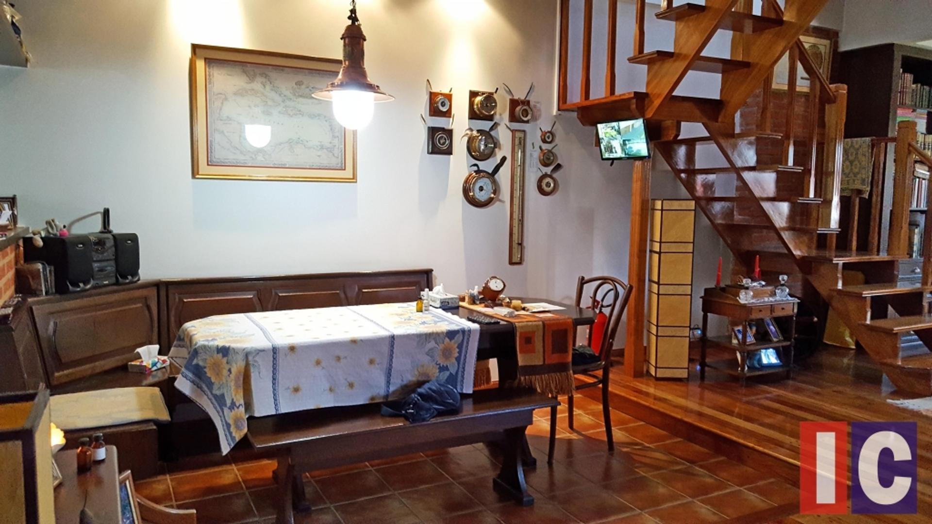 Casa 4 ambientes con 2 baños