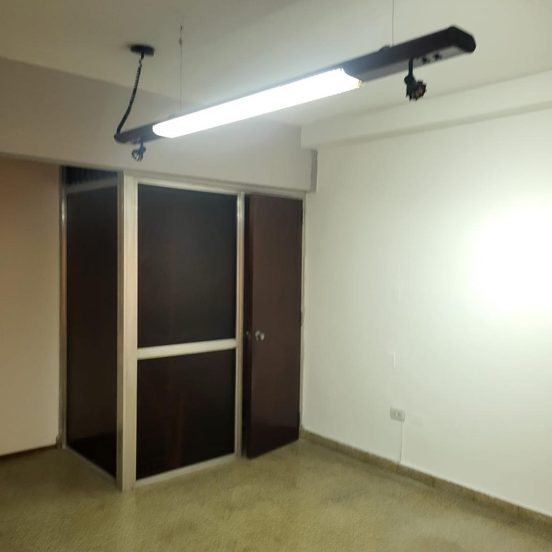 Oficina en Alquiler con 1 cochera