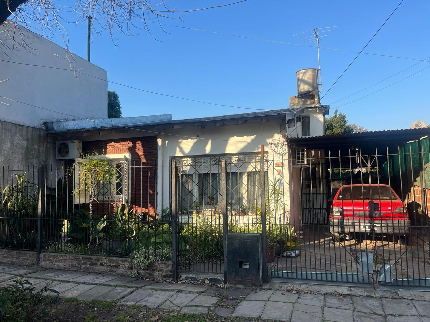 Casa en venta 3 ambientes Castelar Norte