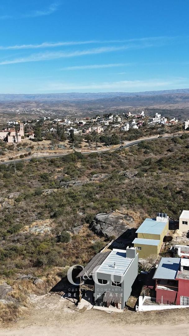 VENTA COMPLEJO TURÍSTICO DE CASA Y 3 DPTOS (20 PLAZAS). B° VISTAS DEL LAGO- CARLOS PAZ.