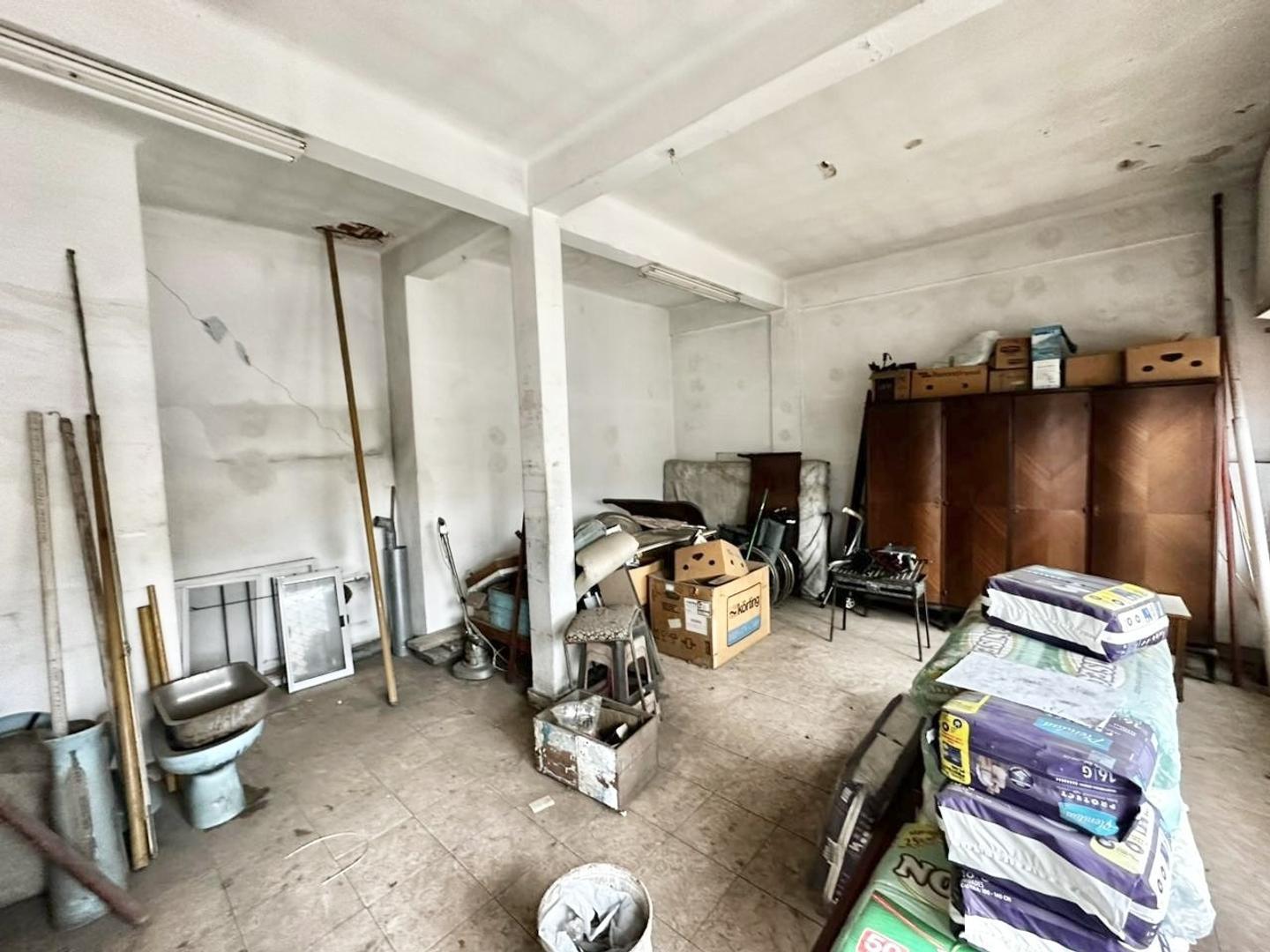 Viviendas + local comercial en excelente ubicación.