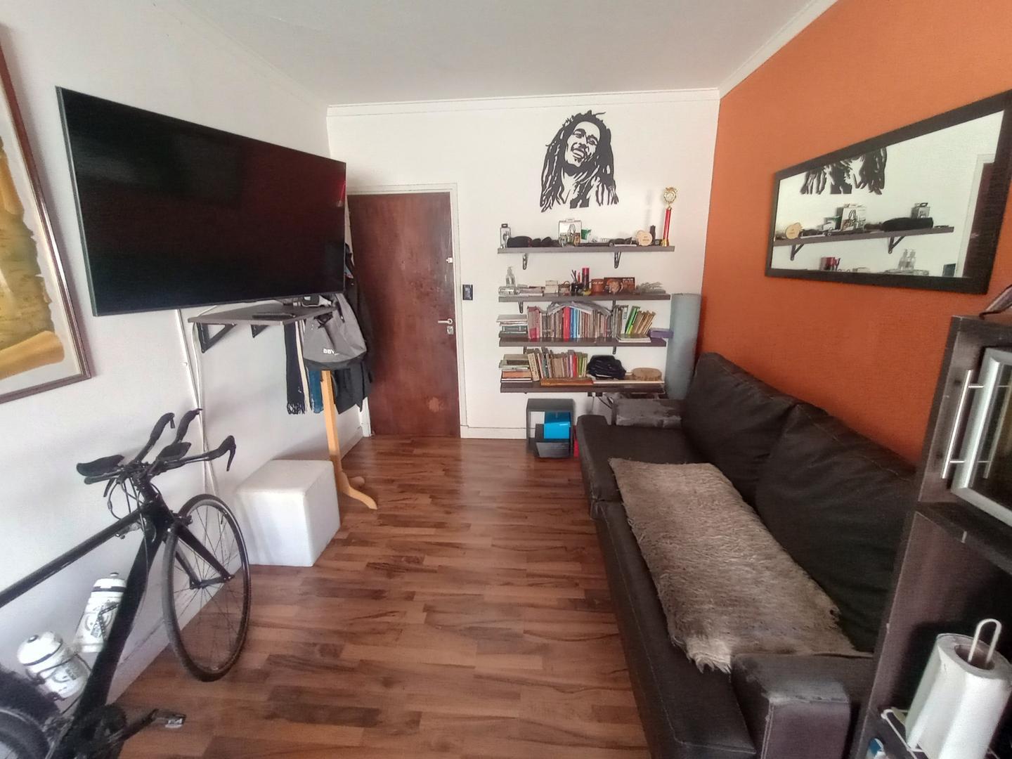 Ph 2 ambientes lateral en primer piso por escalera