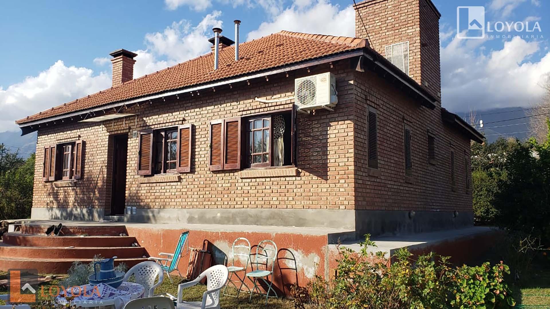 Casa 5 ambientes con 2 baños