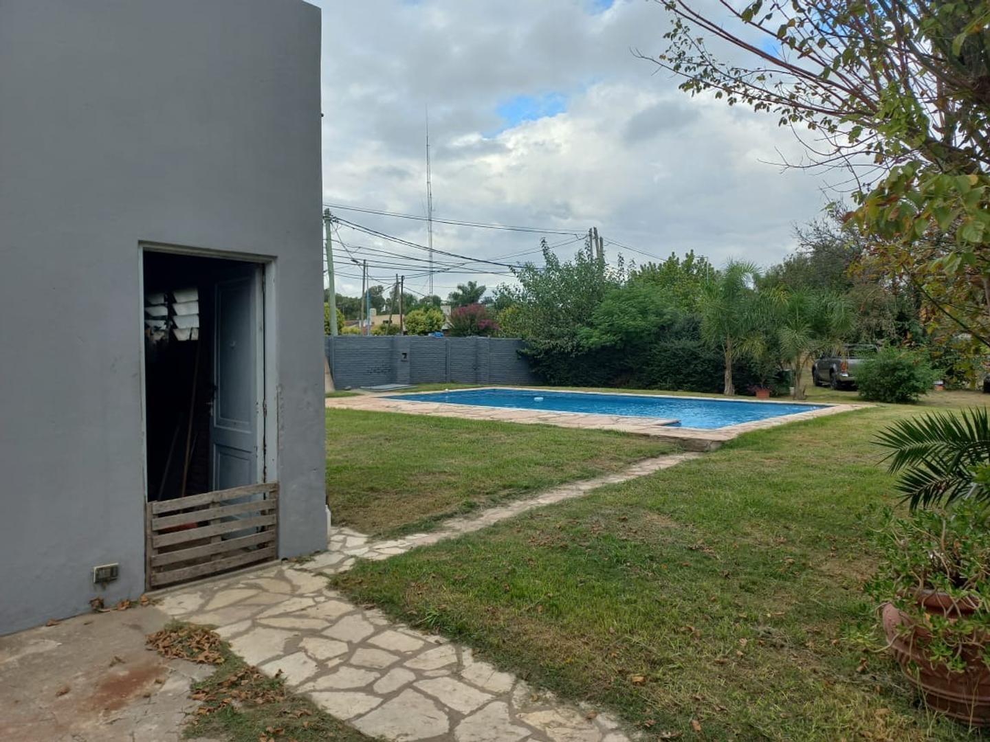 Casa en Venta con 2 cocheras