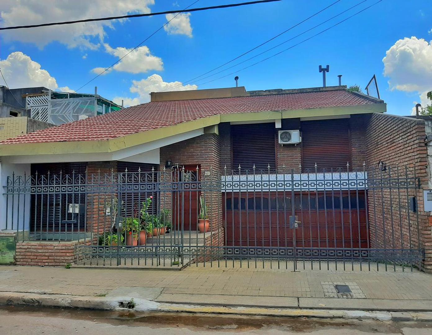 Casa 3 dormitorios - La Guardia, zona sur.