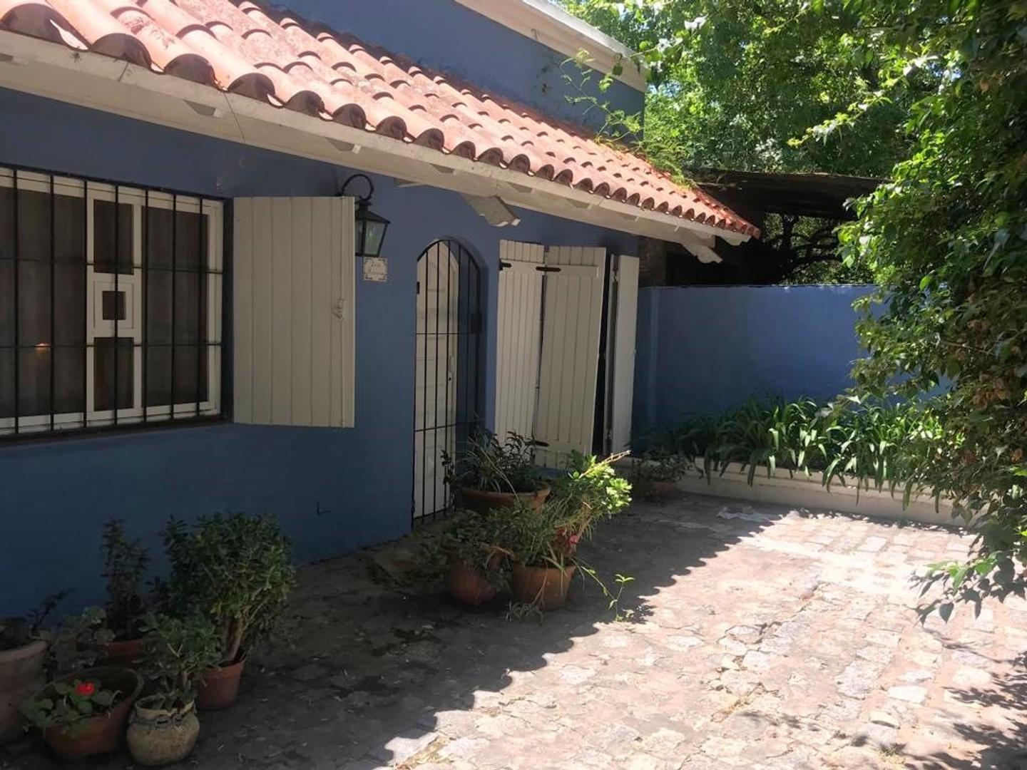 VENTA CASA SOBRE BALBASTRO EXCELENTE UBICACIÖN, BUEN LOTE.