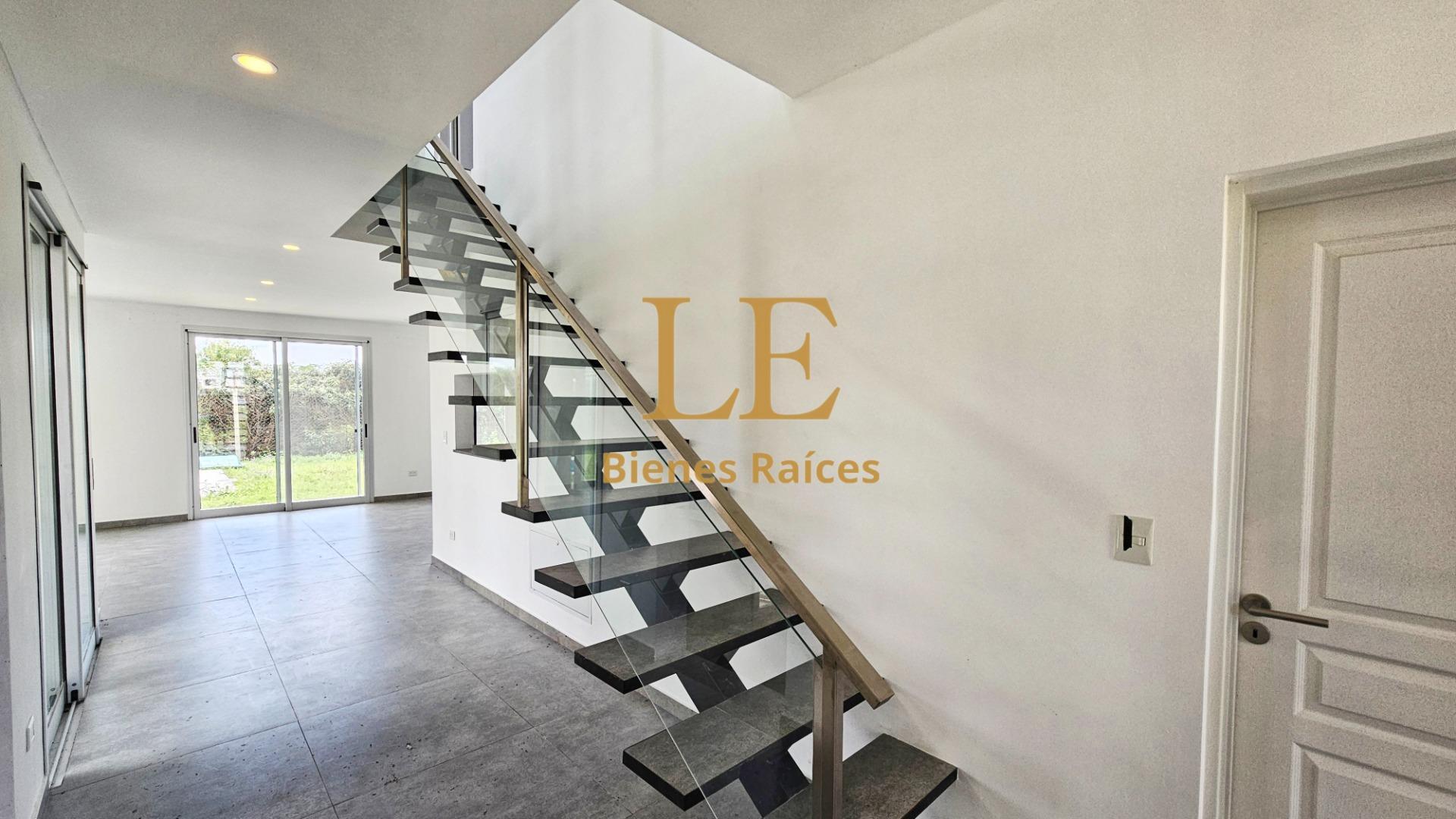 Casa 6 ambientes con 5 baños