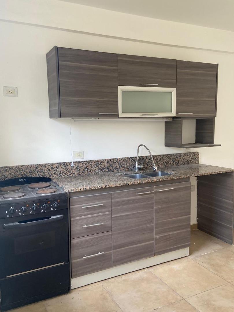 Casa en Alquiler con 2 cocheras