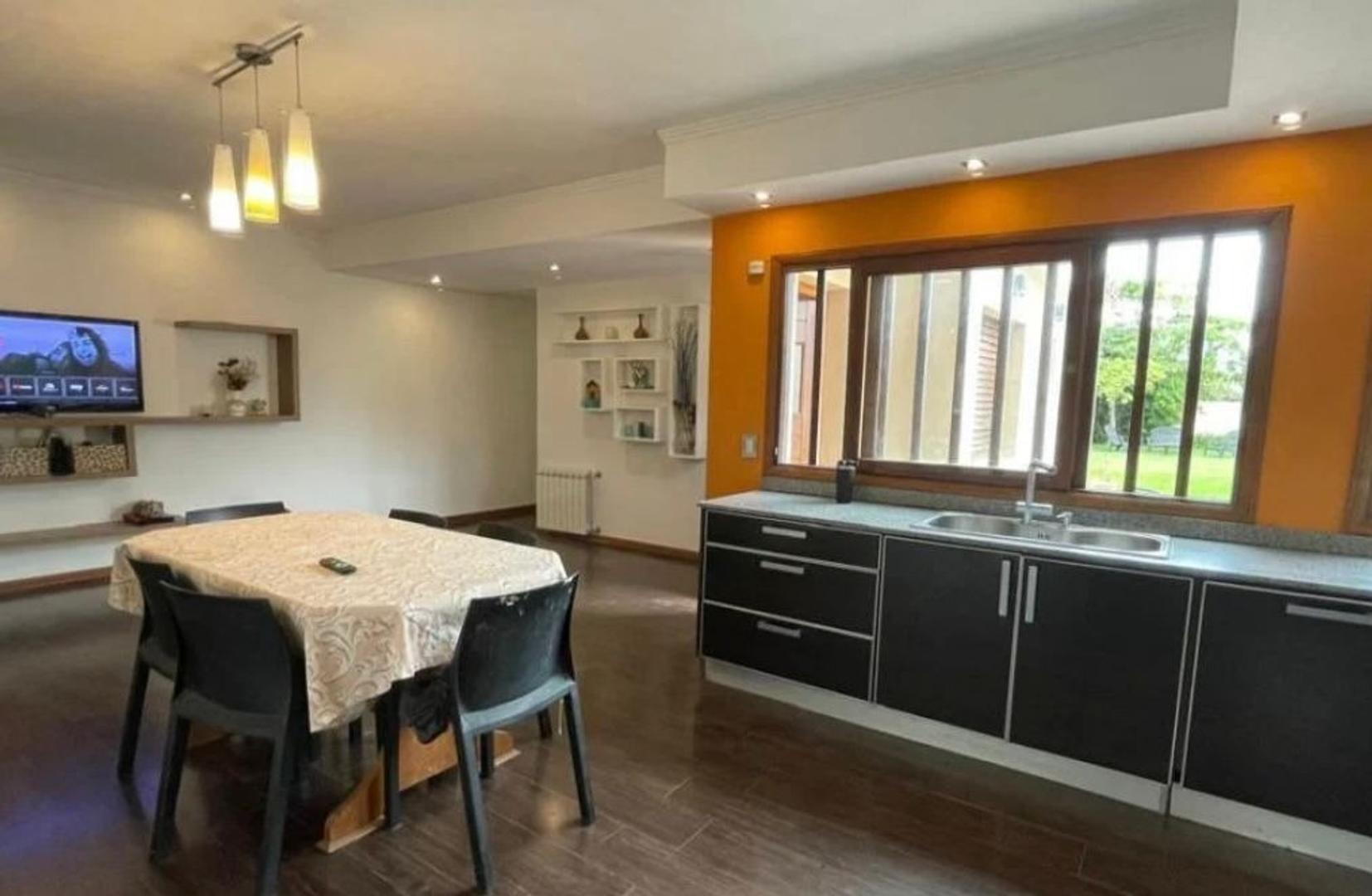 Casa 6 ambientes con 3 baños