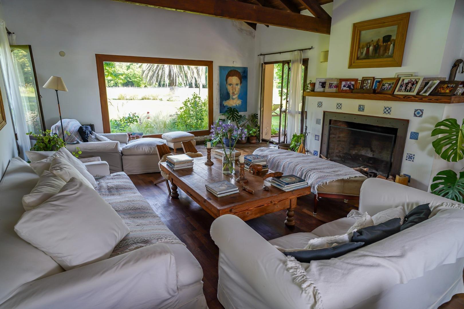 CASA DE CAMPO EN CHACRAS DEL MOLINO.