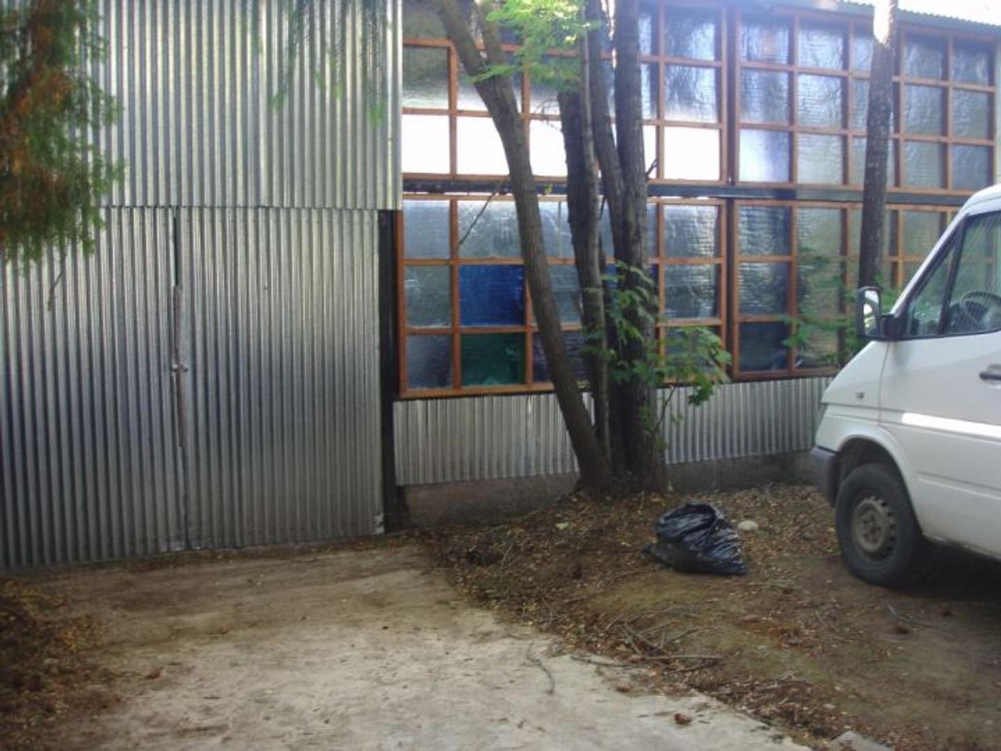 (004)  LAGO PUELO (Radal, Parque Industrial) Casa más Depòsito de uso industrial