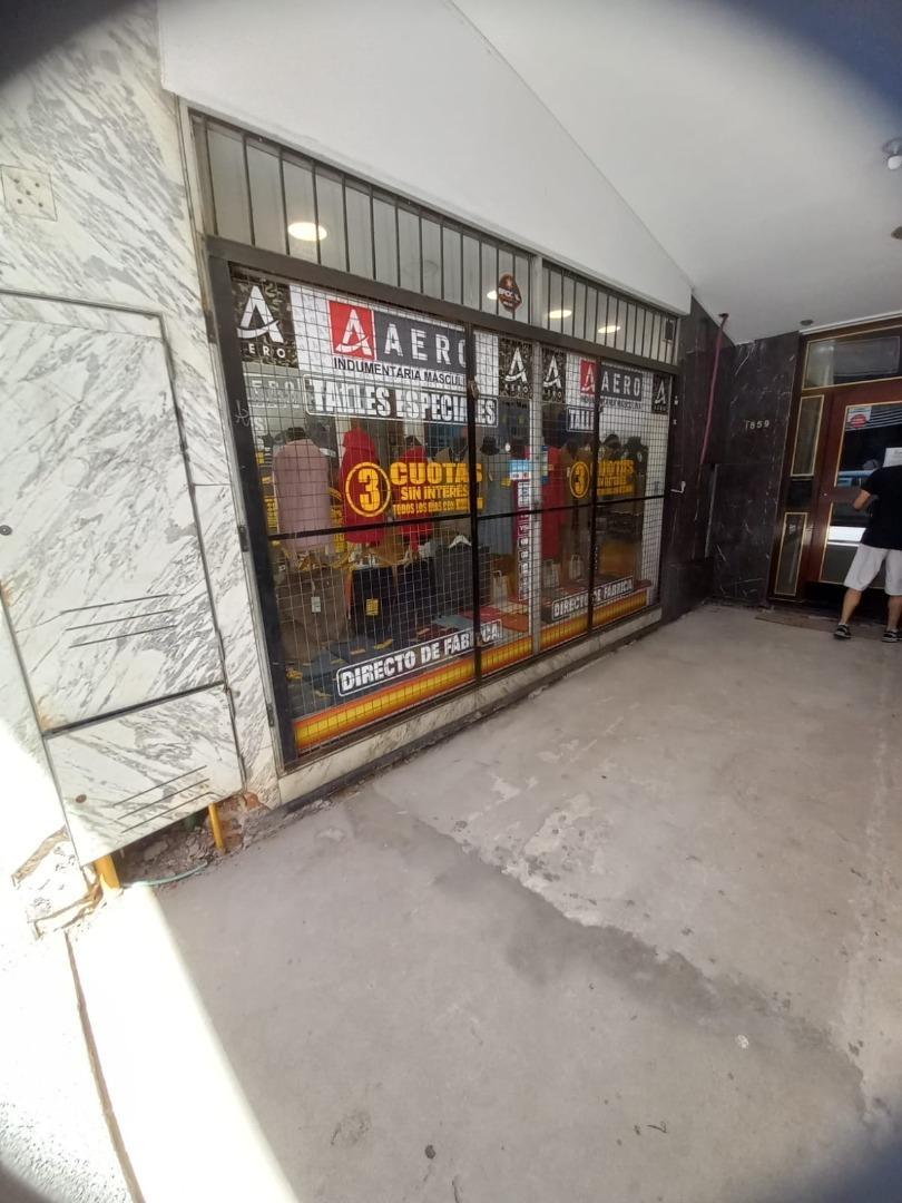 LOCAL A LA CALLE PLANTA BAJA DE 3 X 30 - CENTRO