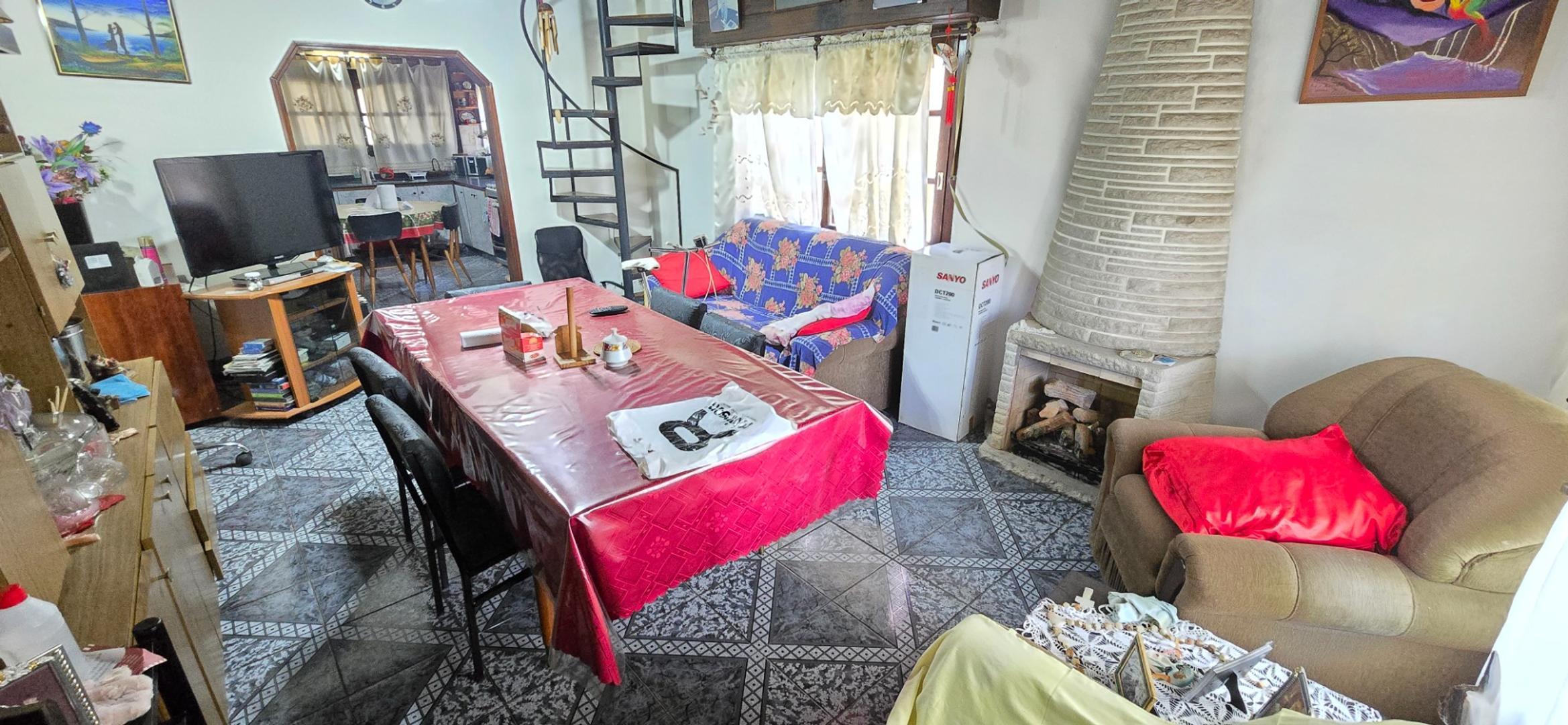 Casa 4 ambientes con 2 baños