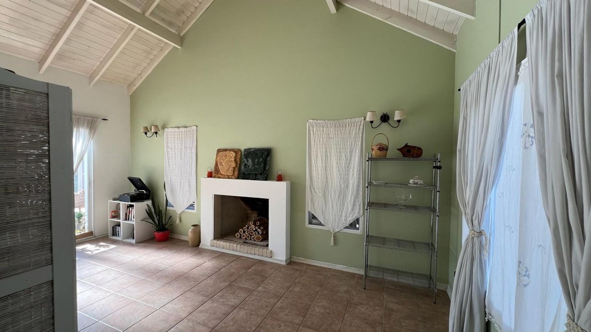 Casa 5 ambientes con 3 baños