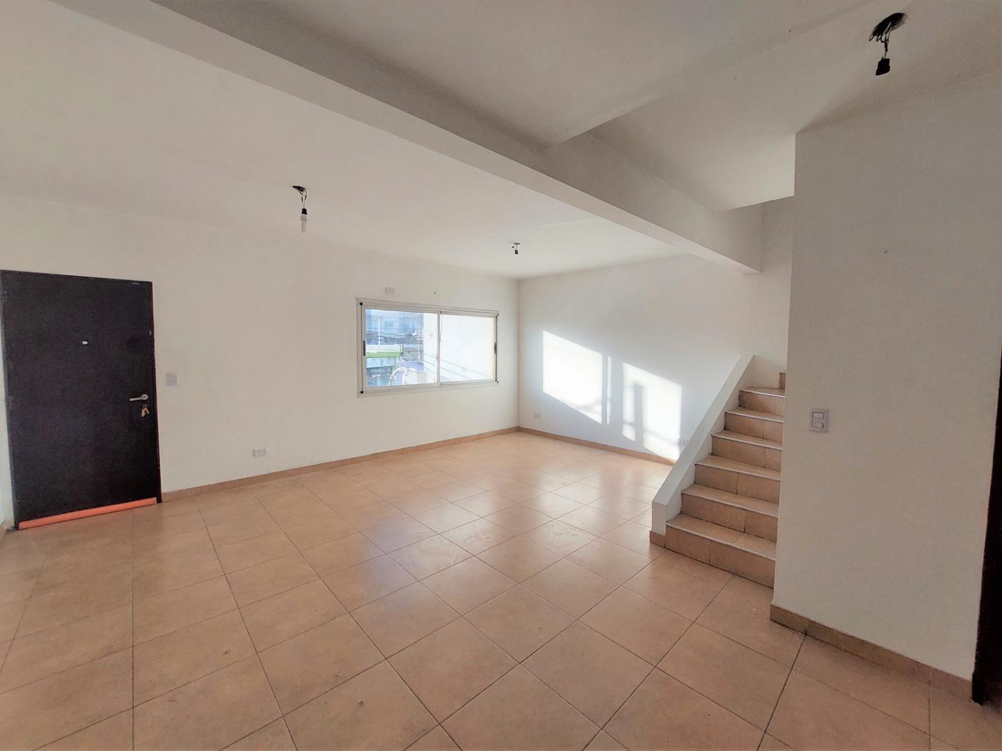 Duplex con cochera en Alquiler En Ramos Mejia