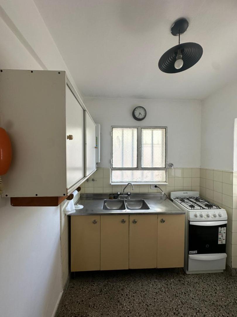 Ayacucho 1600, Piso 1