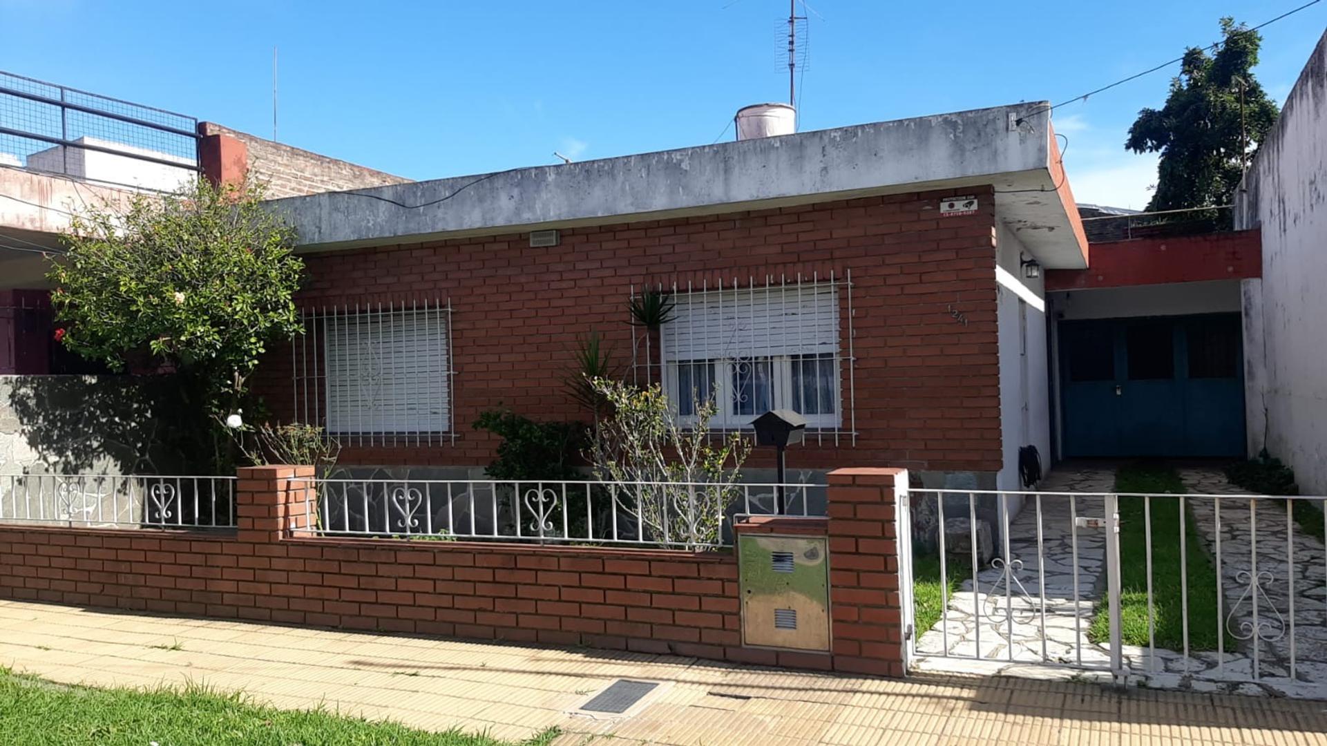 CASA  con COCHERA Y PATIO. BOULOGNE. apta CREDITO