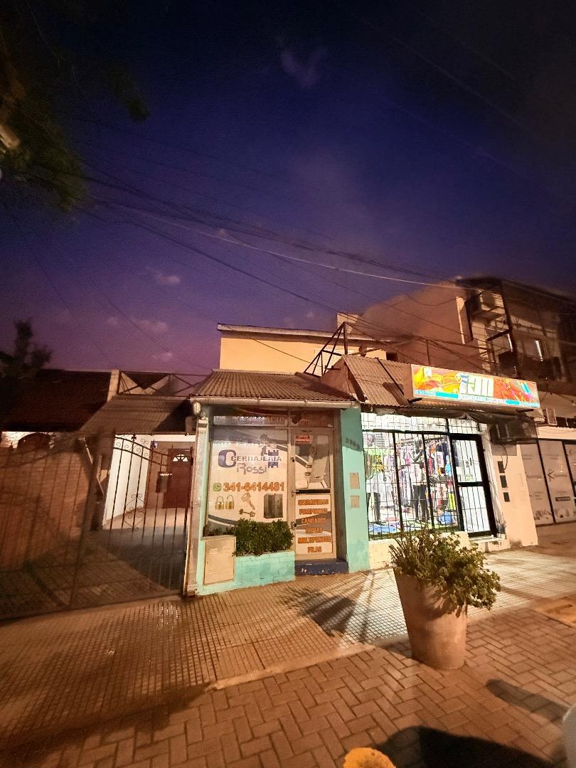 Casa en 2 plantas con 3 dormitorios y 2 locales