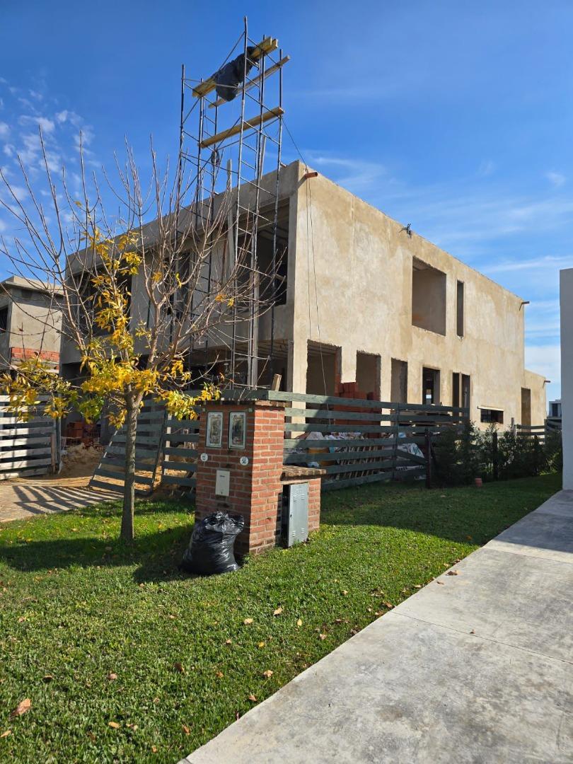 Casa en Venta con 5 cocheras