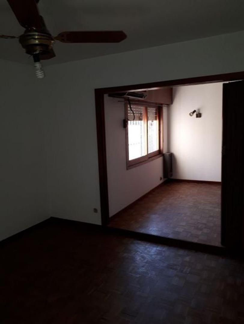 Casa en Alquiler con 1 cochera