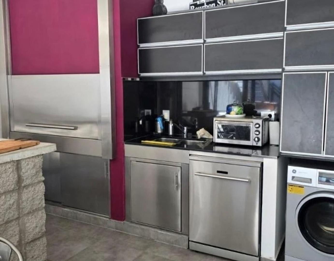 Casa 4 ambientes con 3 baños