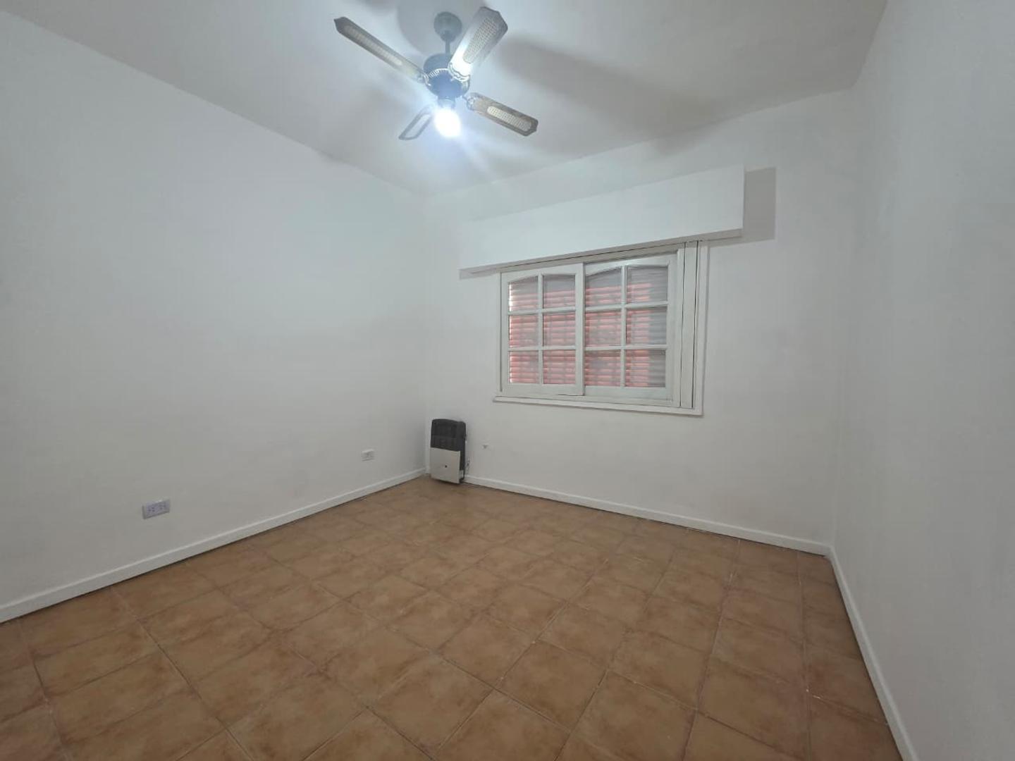 Depto Tipo Casa 2 ambientes con 1 baño