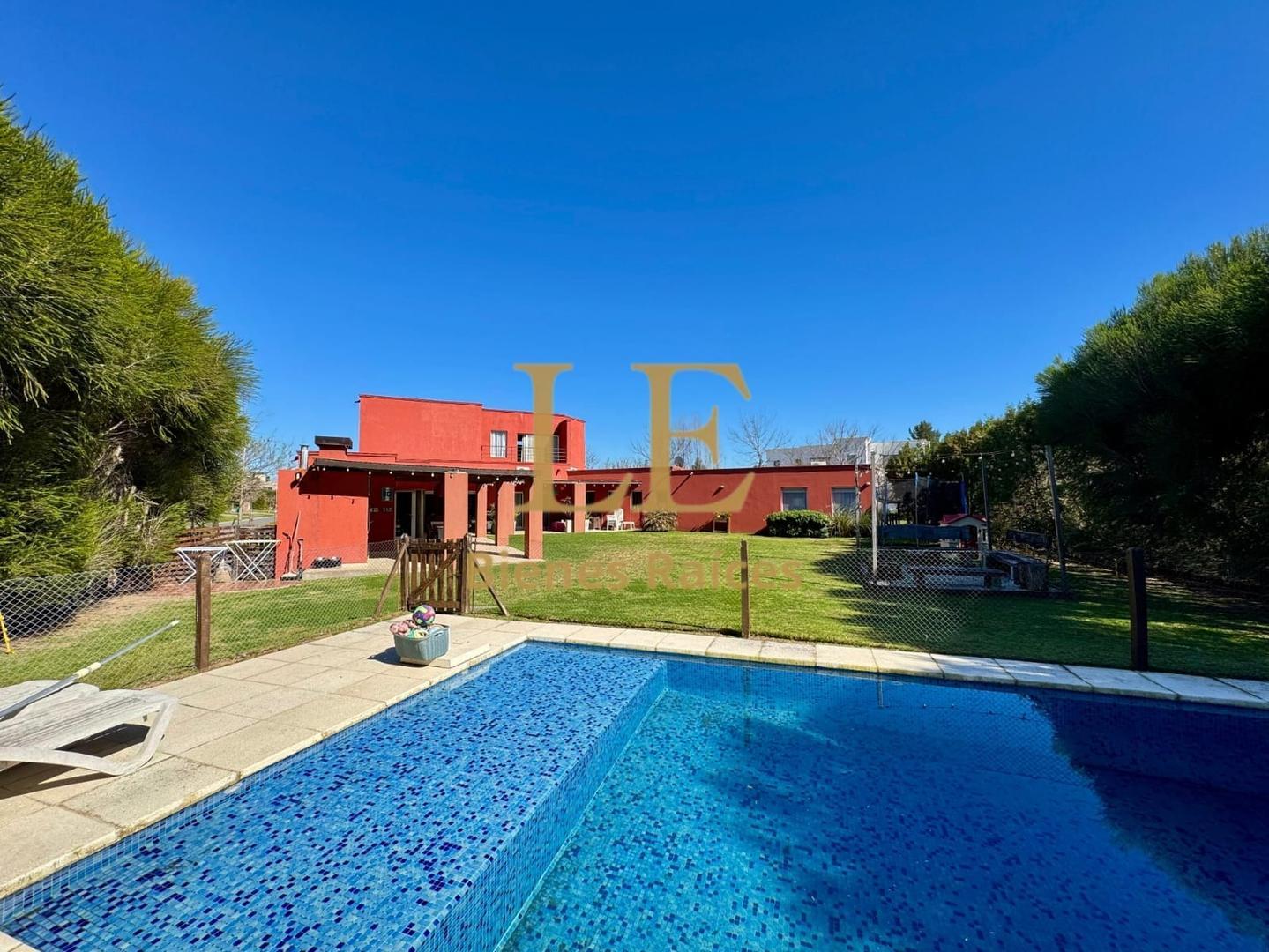 Casa 5 ambientes con 4 baños