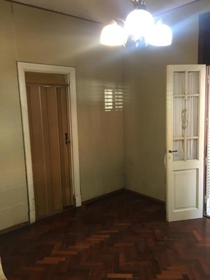 Casa 5 ambientes con 1 baño