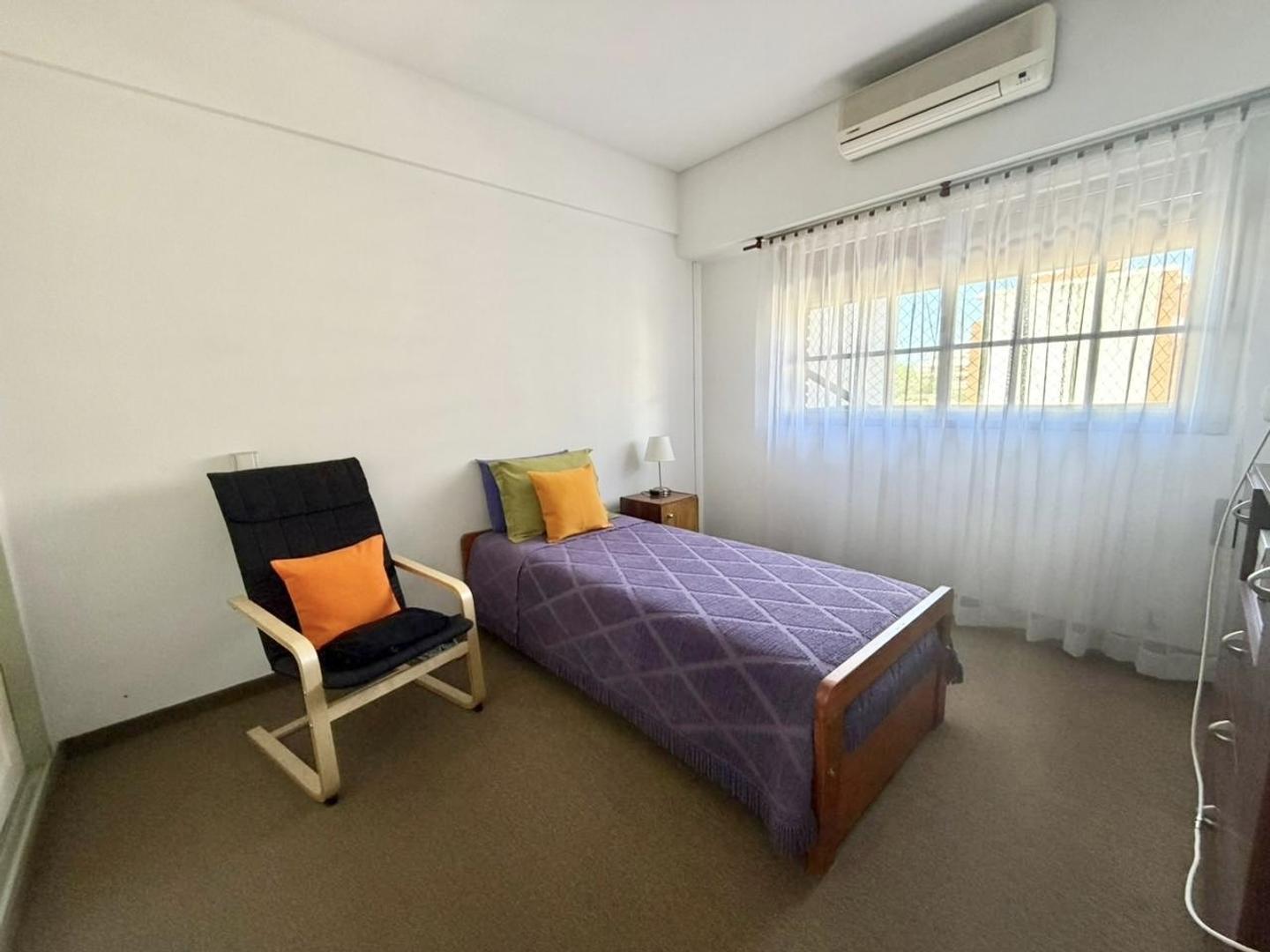 Departamento 3 ambientes con cochera en excelente ubicación.