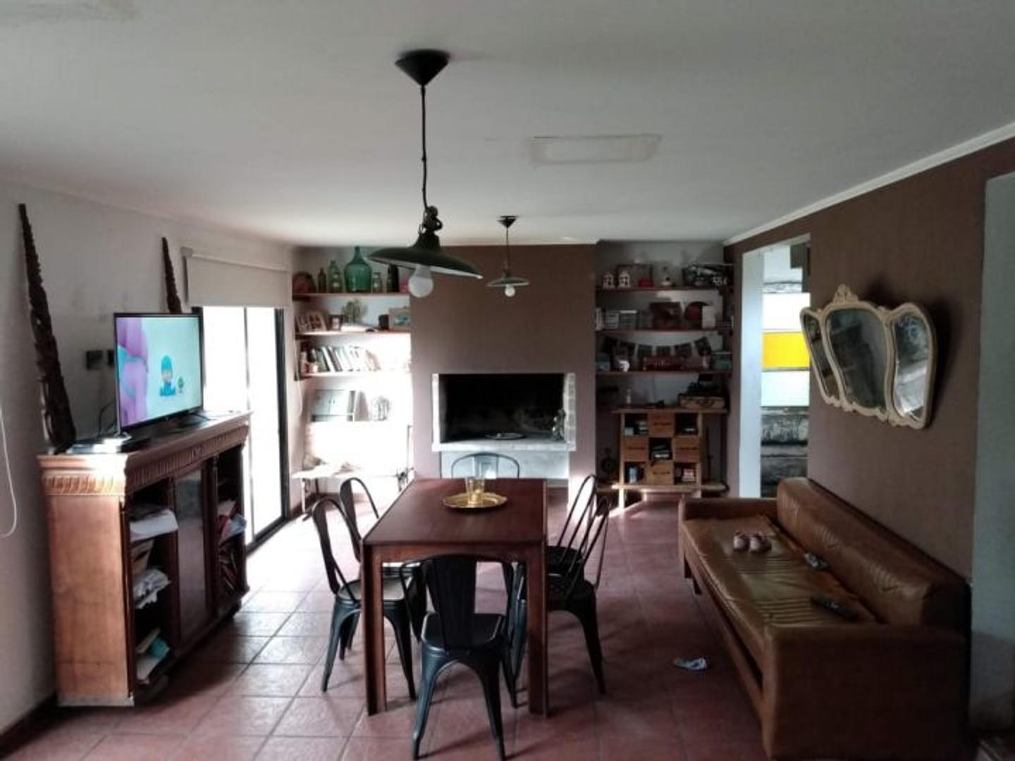 Casa 3 ambientes con 2 baños