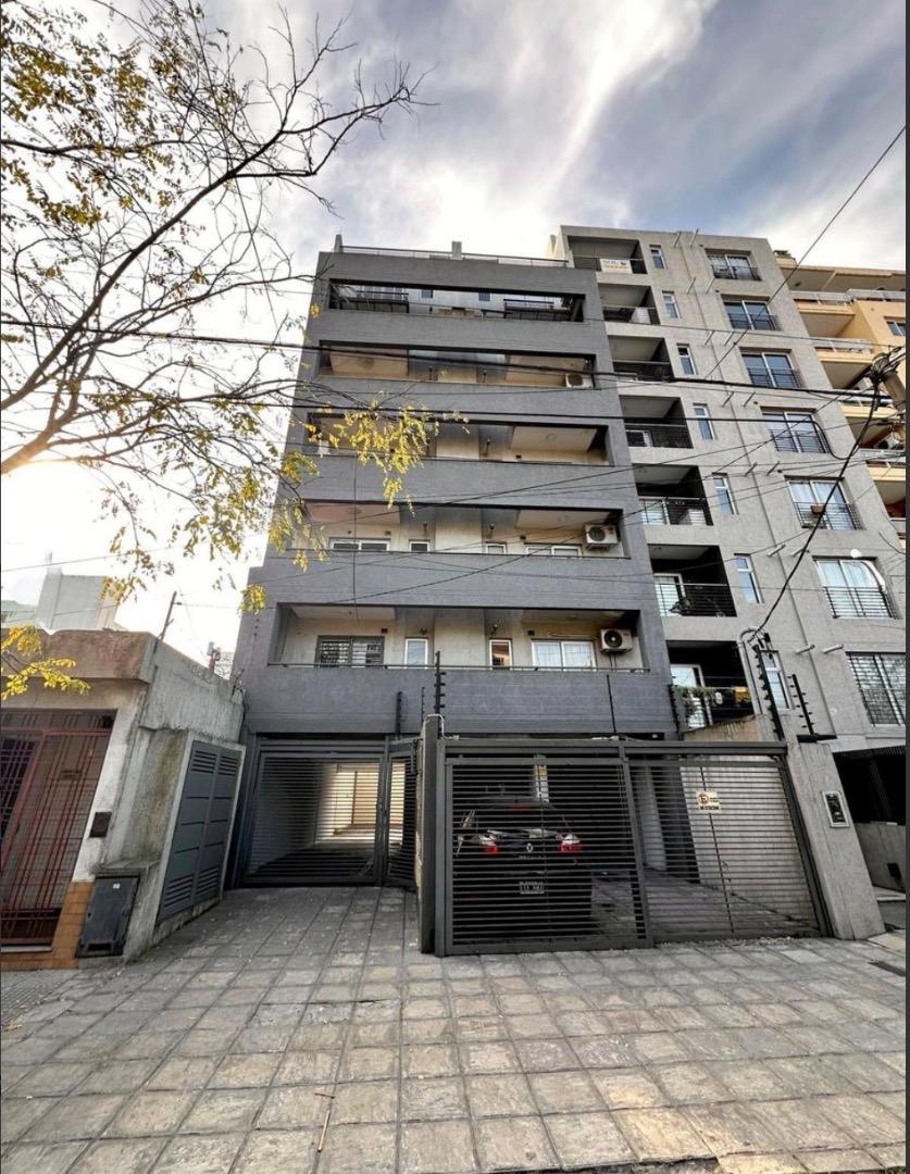 Venta departamento 2 ambientes con cochera Castelar centro