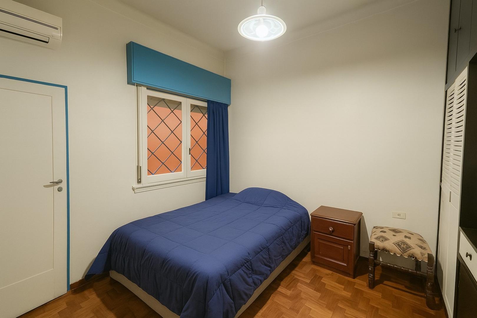 Castelar, Parque Ayerza, Chalet con tres dormitorios