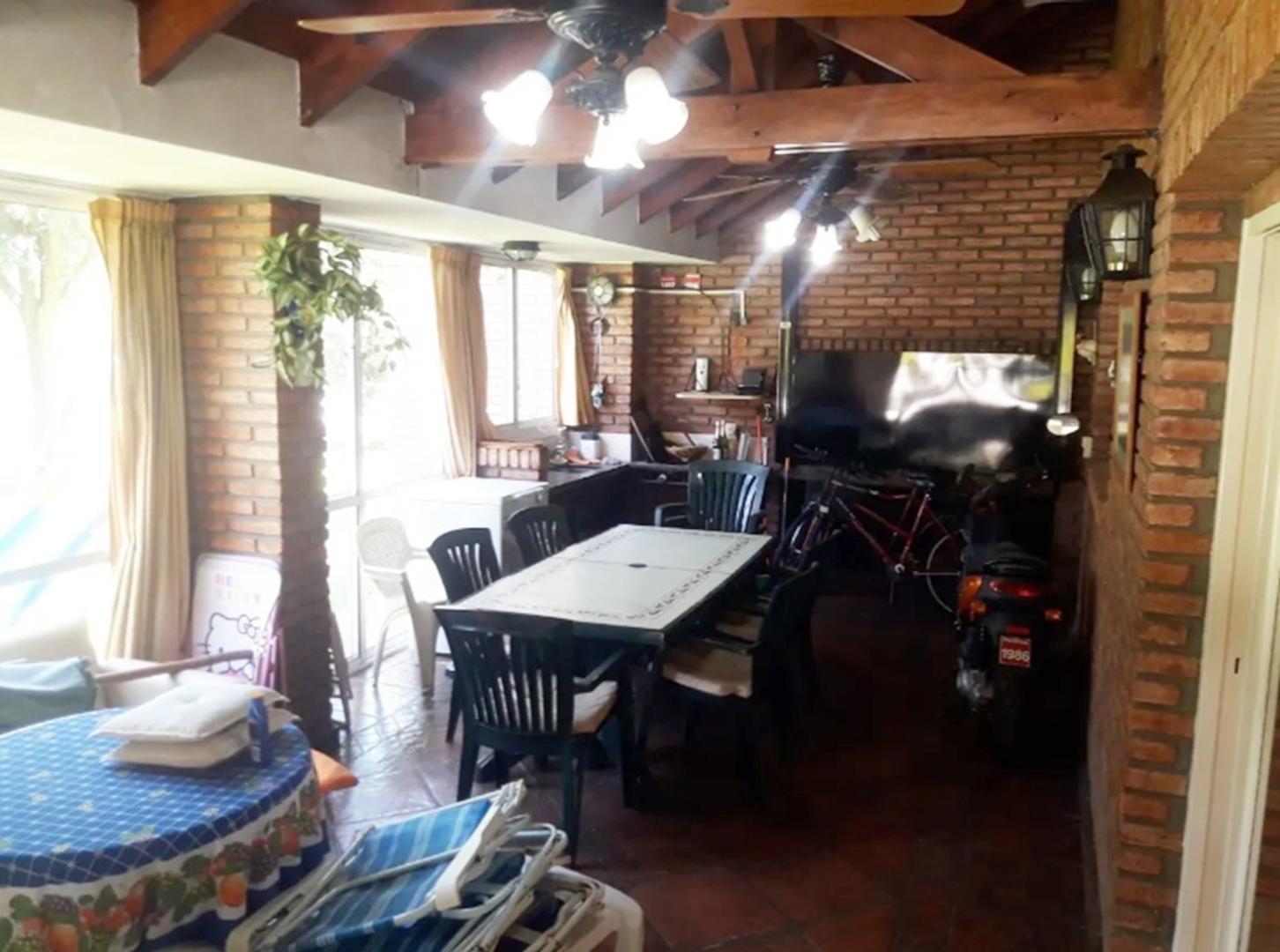 Casa en Venta con 4 cocheras